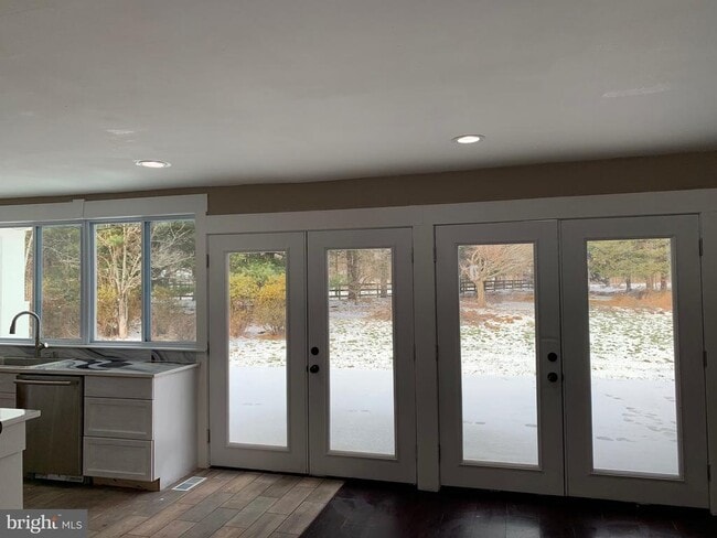 Building Photo - 204 Donmore Dr