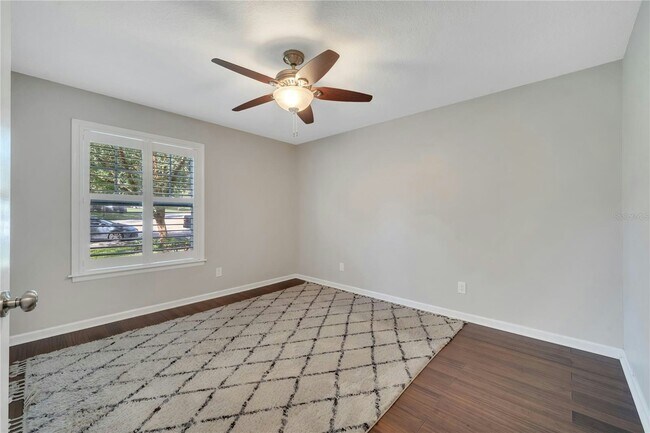 Building Photo - 755 Oak Terrace