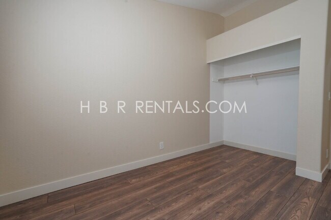 Building Photo - Single Story 3 bedroom home *SOLAR* *POOL*...
