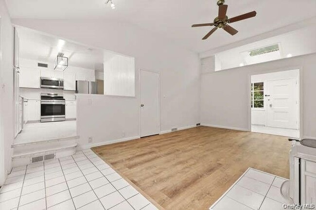 Building Photo - 93 Seton Dr