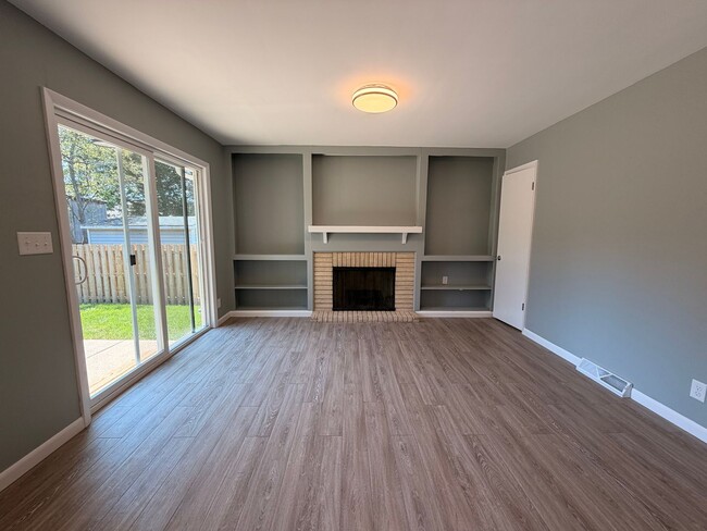Building Photo - 2538 Berwyck Rd SE