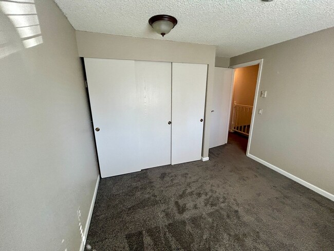 Building Photo - Fantastic 2 bed 1.5 bath townhome in Lynnw...