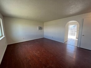 Building Photo - y111312