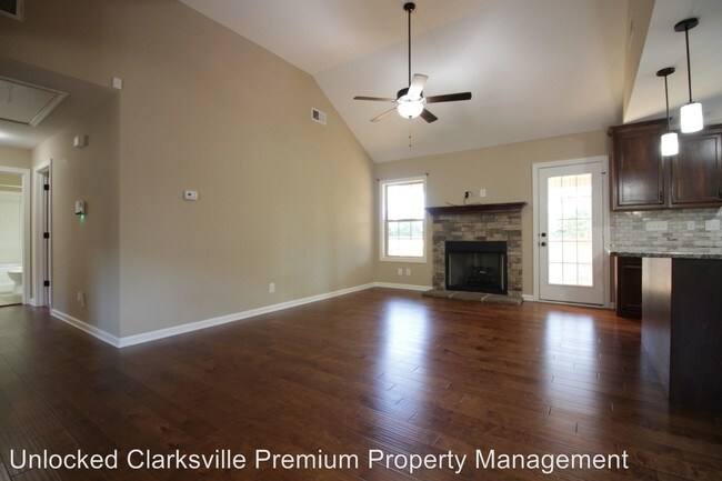 Building Photo - 5 br, 3 bath House - 1684 Putnum Drive