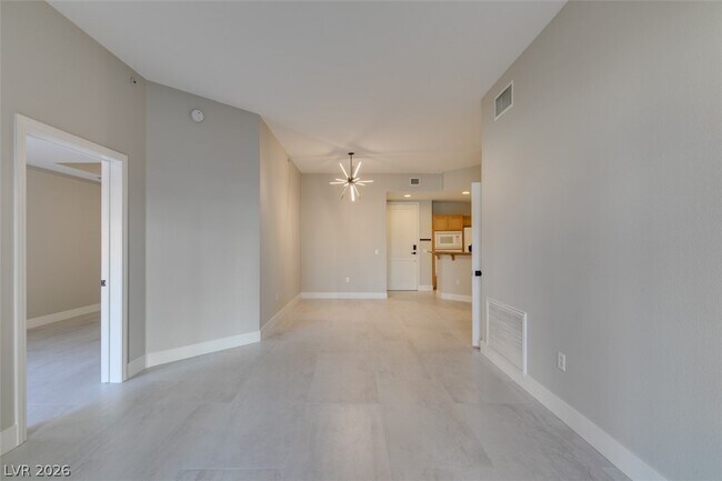 Building Photo - 63 E Agate Ave