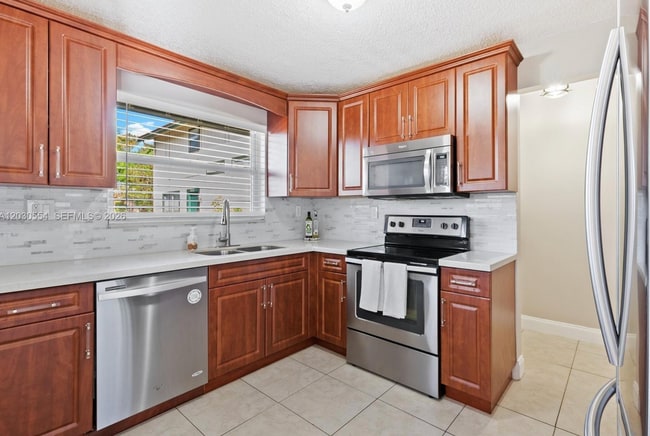 Building Photo - 4119 Coral Springs Dr