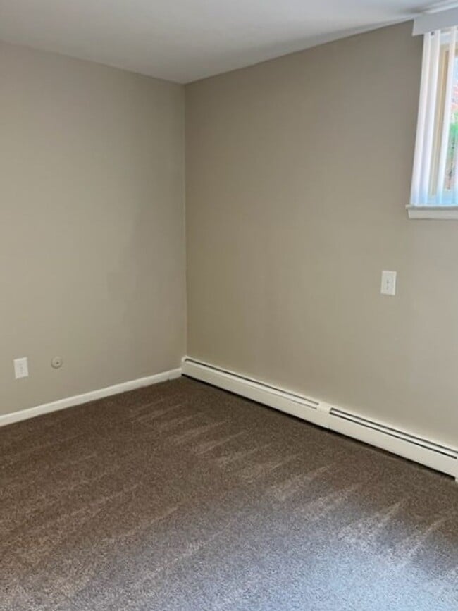 Building Photo - Charming, 2 bedroom/1 bath near Downtown Rochester!