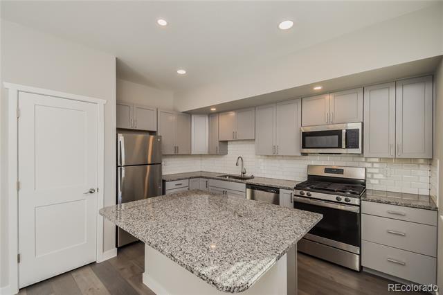 Building Photo - 840 Promontory Rock Grv