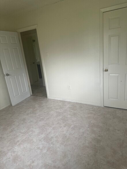 Bedroom 3 - 423 N Wilson Blvd