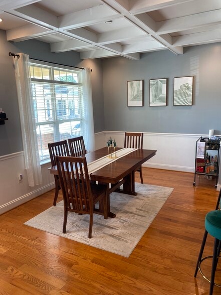 Building Photo - 1215 Pine St