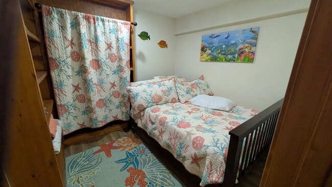 Building Photo - 421 Oakhill Ave