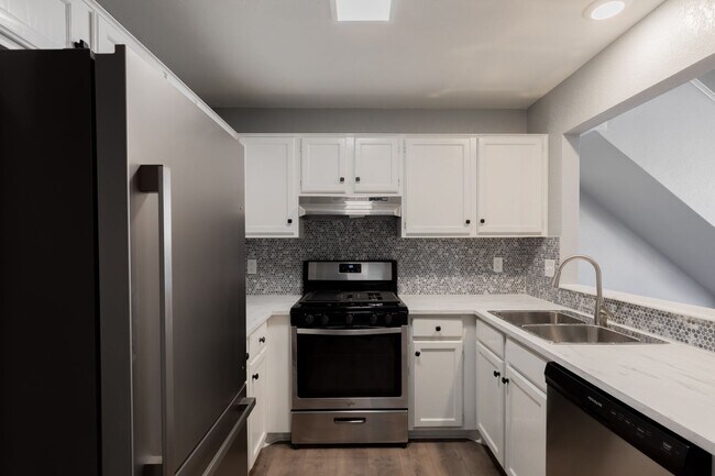 Building Photo - Rawhide Loop, 317/319