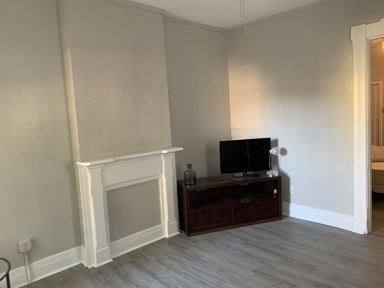 Building Photo - 84 Vine St