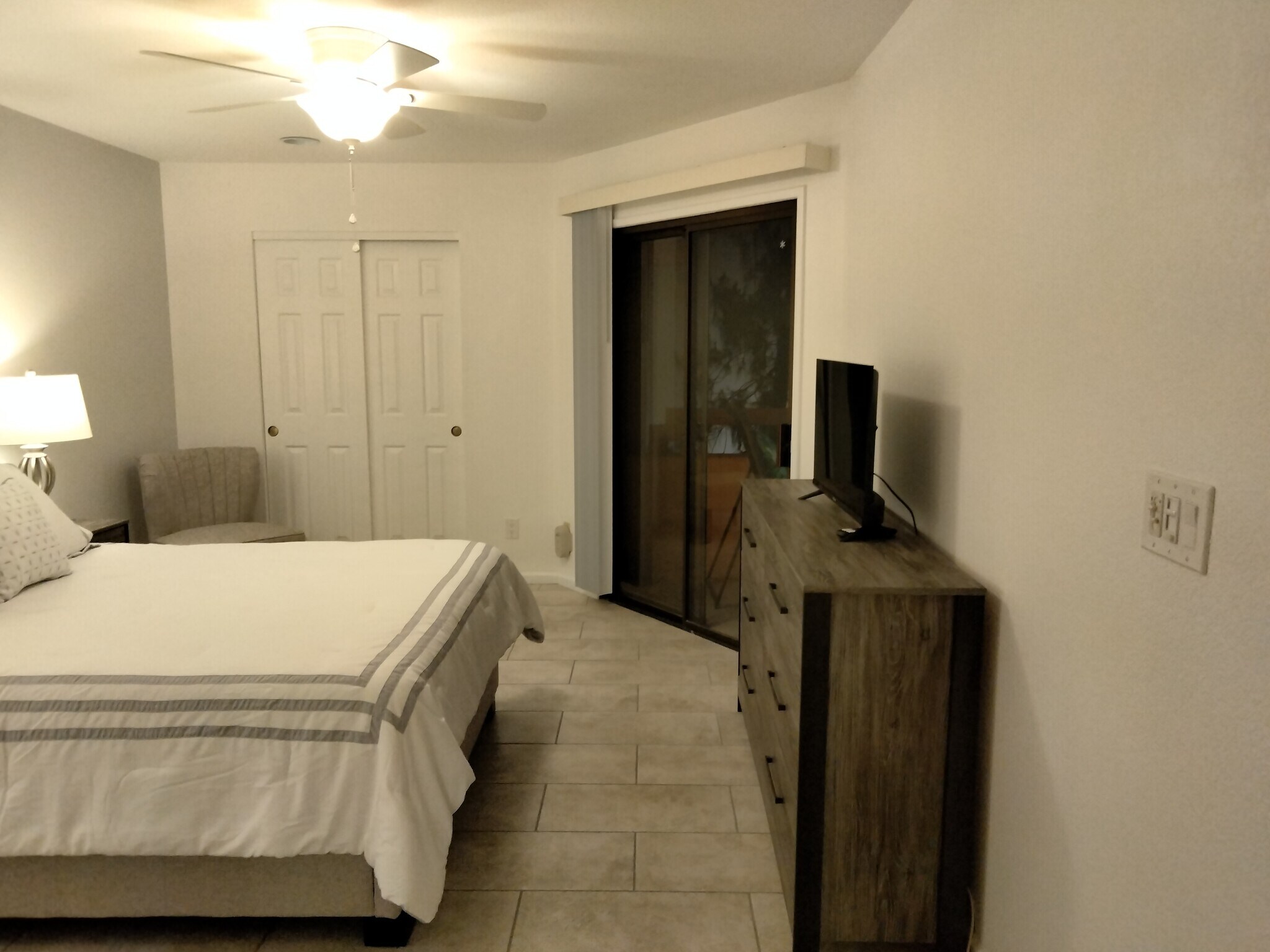 Building Photo - 4303 E Cactus Rd