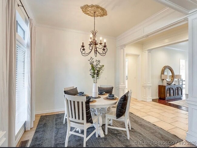 Building Photo - 1505 S Augusta Dr