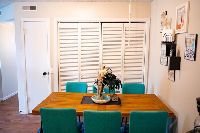 Building Photo - 2020 Fairfield St