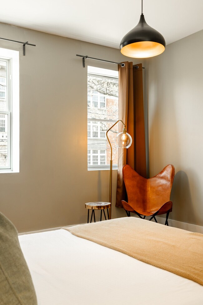 Building Photo - 1304 Broadway-ID1056031P