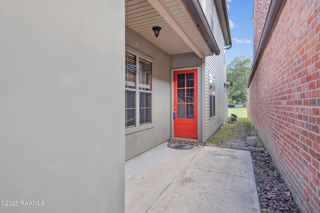 Building Photo - 329 Chimney Rock Blvd