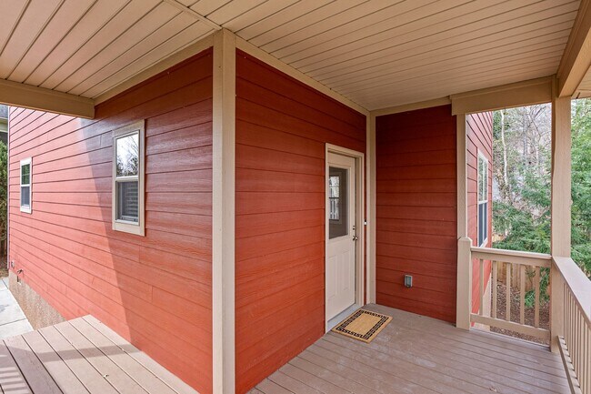 Building Photo - House in Kenilworth - Beautifully Refreshed!