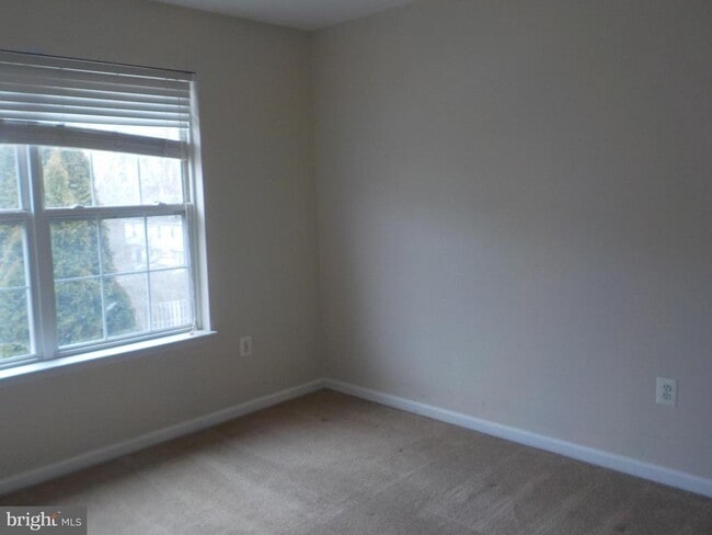 Building Photo - 703 Kings Crest Dr