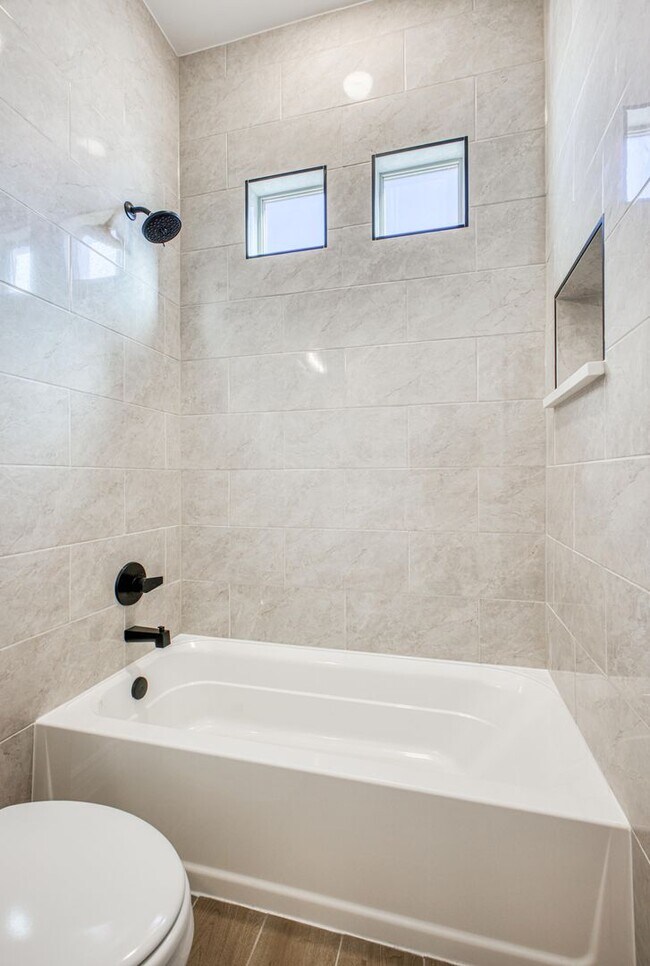 Building Photo - Beautiful East side House 4 bed-2.5 baths, part of The Overlook Casa Club that includes Swimming ...