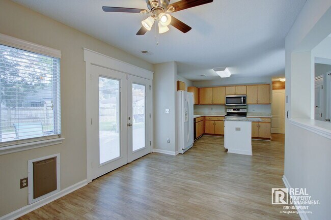 Building Photo - 121 Sioux Ct