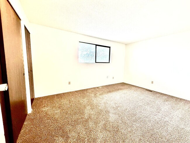 Building Photo - 1211 W Ivy Ave