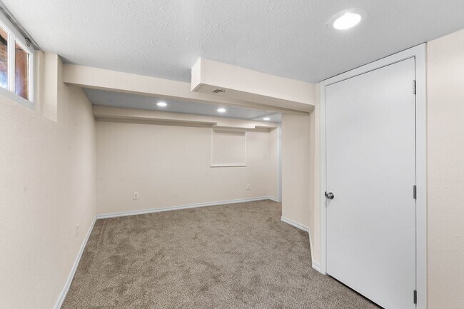Building Photo - Beautiful Home in the Garland District
