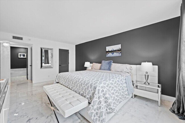 Building Photo - 3400 N Ocean Dr