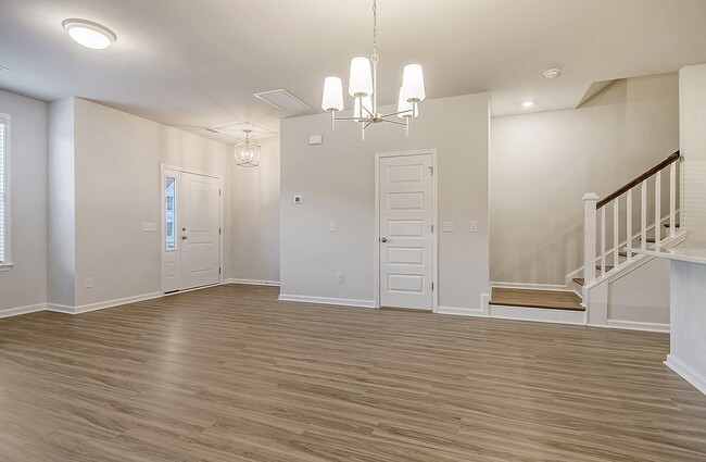 Building Photo - Gorgeous Town Home in Six Oaks