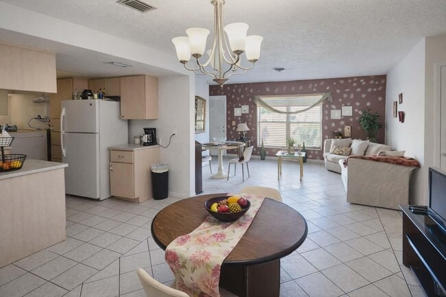 Building Photo - 218 Olive Ave