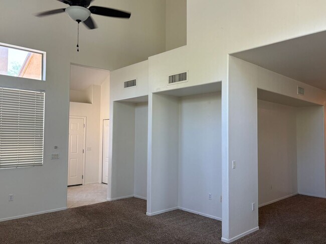 Building Photo - Must See 3 bedroom home! Near Downtown and...