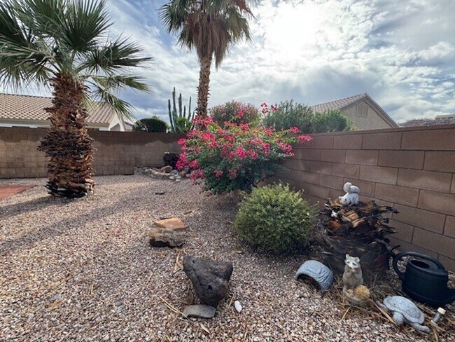 Building Photo - 3BR with SOLAR-NO Electric Bills! RV Gate & Parking, Bullhead Parkway