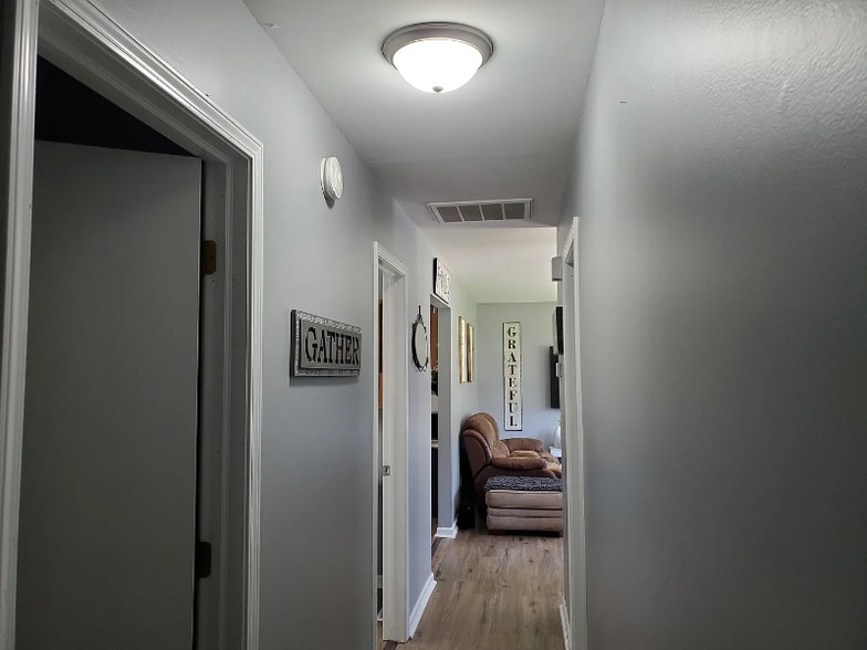 Building Photo - 807 S Walnut St