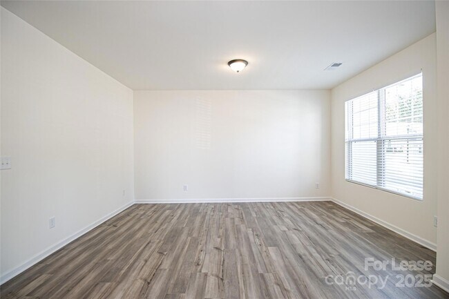 Building Photo - 3030 Falling Stone Cir