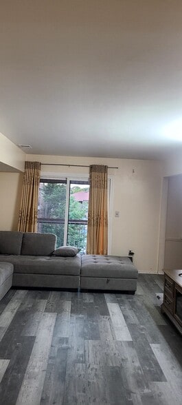 Primary Photo - 1535 Raspberry Ct