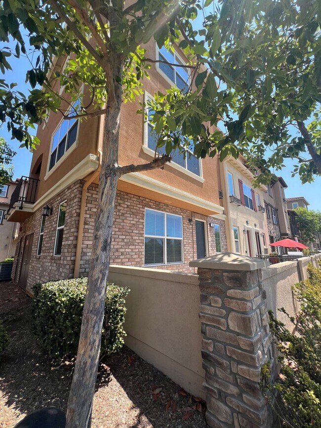 Building Photo - 115 Aliso Ridge Loop