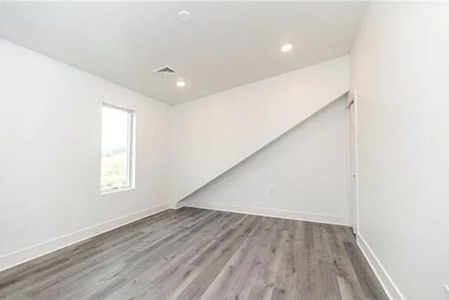 Building Photo - Beautiful 4 Bedroom Newly renovated home!