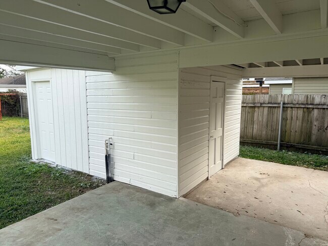 Building Photo - 1117 Evergreen Dr