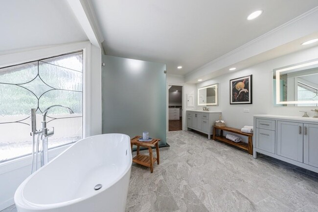 Building Photo - 459 Atlanta Country Club Dr