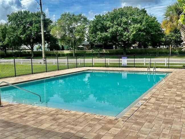 Building Photo - 710 Spring Creek Dr