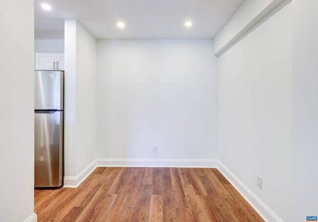 Building Photo - 1243 Cedars Ct