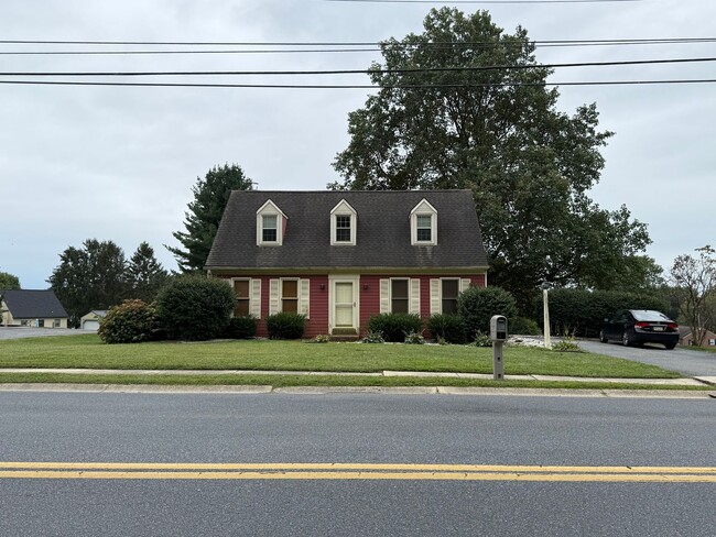 Building Photo - Beautiful 3 Bedroom Single Family Home in ...