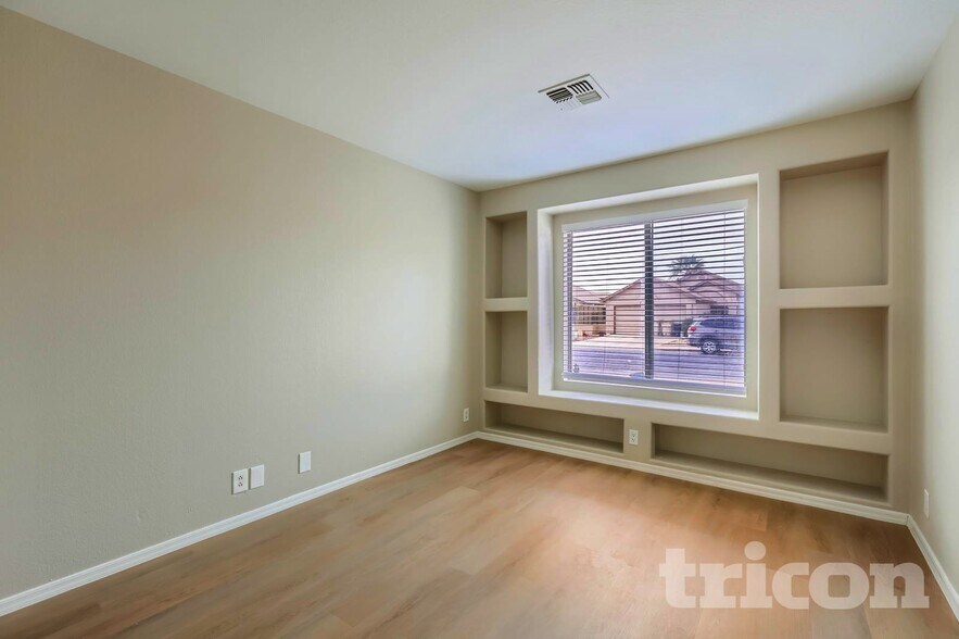 Building Photo - 7321 N 69th Ave