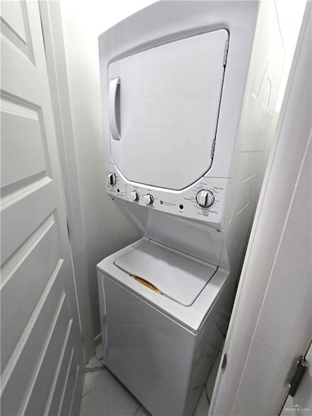 Building Photo - 3201 Magdalena St