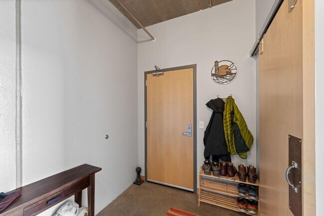 Building Photo - 710 N 4th St