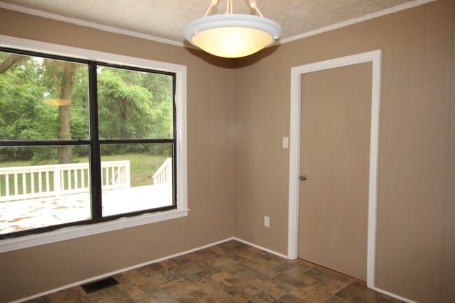 Building Photo - Available Now – 3BR/2BA Home Near HWY 90, ...