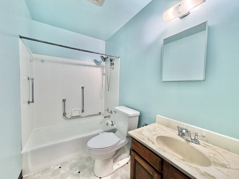 Building Photo - 1834 S Crosby Ave