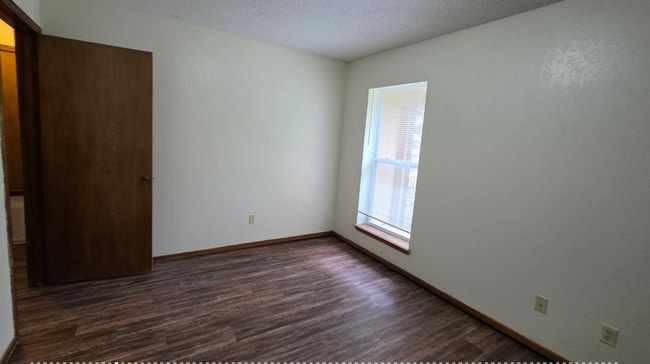 Building Photo - Mustang Schools