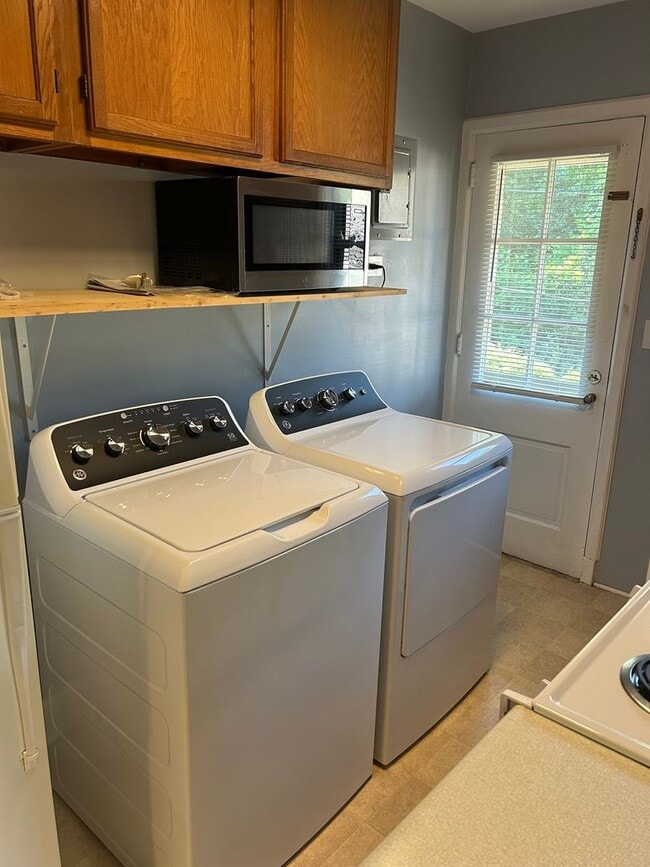Building Photo - Greenville, 1BD, 1BD, 780SF